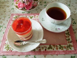 イチゴのティラミスでお茶タイム♪