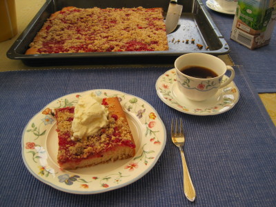 出来上がったスグリのケーキでKaffeepause（カフェーパウゼ＝コーヒーブレイク）